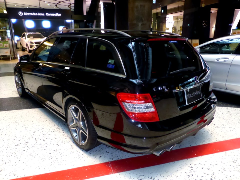 Mercedes-Benz C63 AMG Stationwagon (S204) rear photo