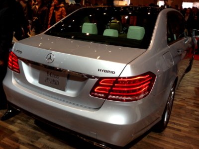 Mercedes-Benz E 400 Hybrid Avantgarde rear - Tokyo Motor Show 2013