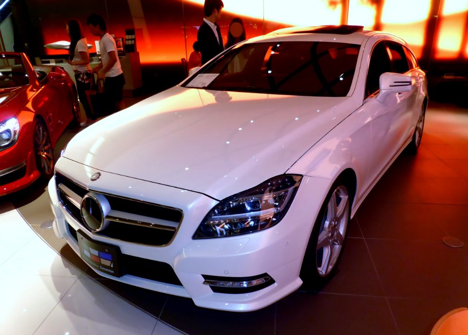 Mercedes-Benz CLS550 4MATIC Shooting Brake (X218) front