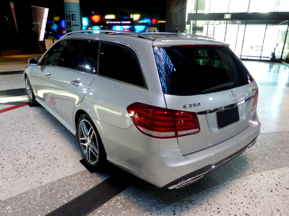 Mercedes-Benz E350 STATIONWAGON AVANTGARDE (S212) rear