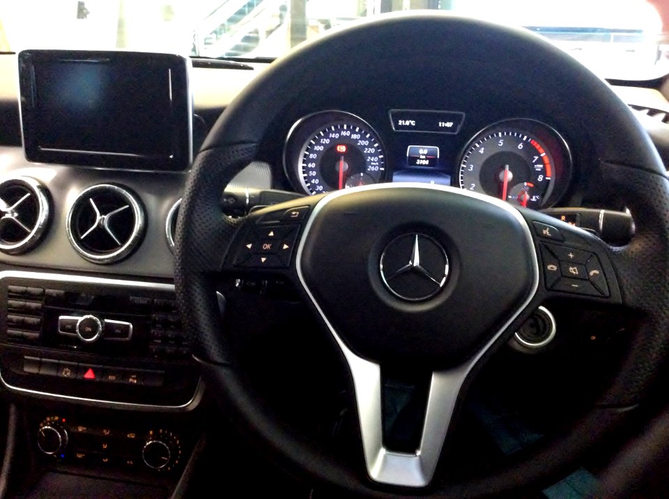 Mercedes-Benz CLA180 (C117) interior