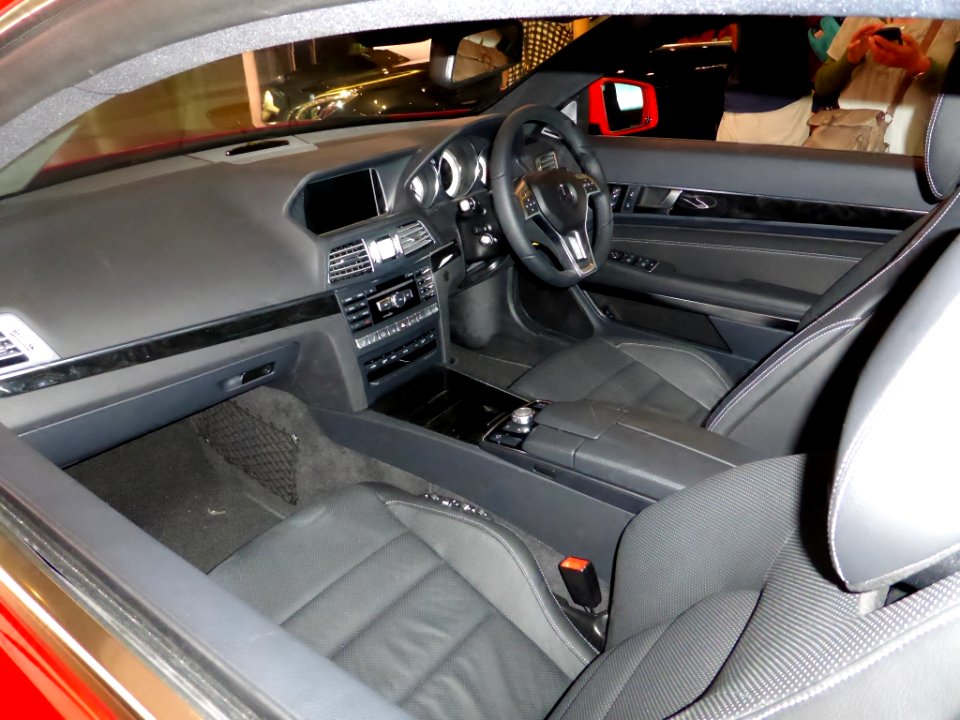 Mercedes-Benz E350 coupé (C207) interior