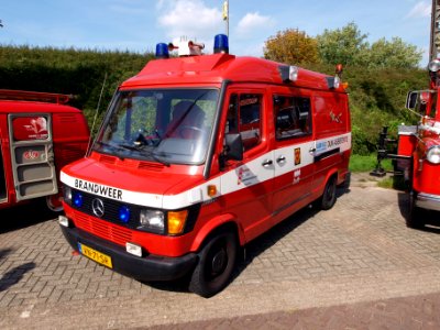 Mercedes-Benz 310 D-GAN Brandweer Duik-assistentie pic1