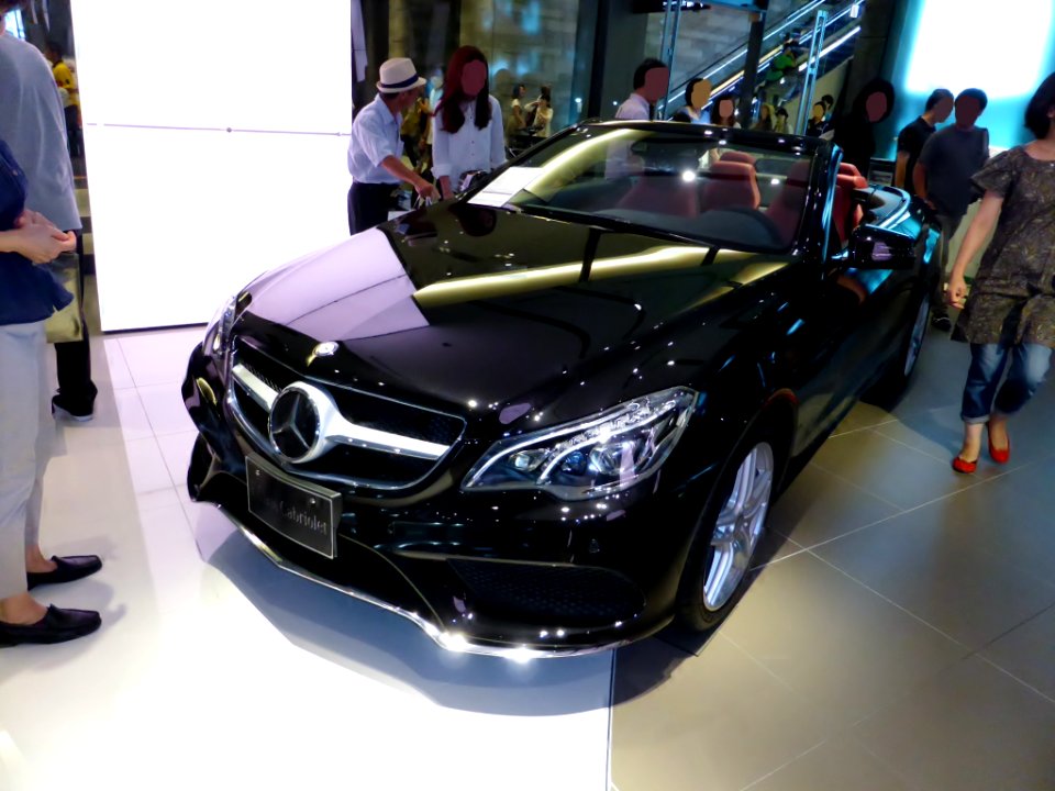 Mercedes-Benz E350 cabriolet (A207) front