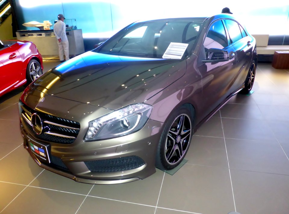 Mercedes-Benz A180 BlueEFFICIENCY (W176) front