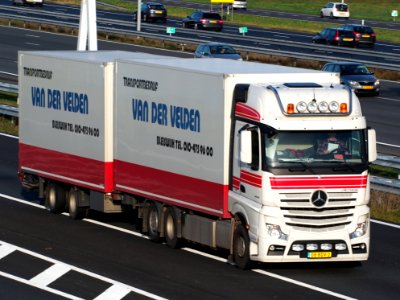 MERCEDES-BENZ ACTROS, Van der Velden pic2