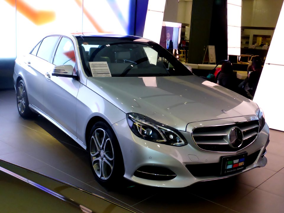 Mercedes-Benz E400 HYBRID (W212) front