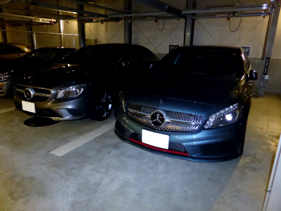 Mercedes-Benz CLA180 (C117) & A250 SPORT (W176) front
