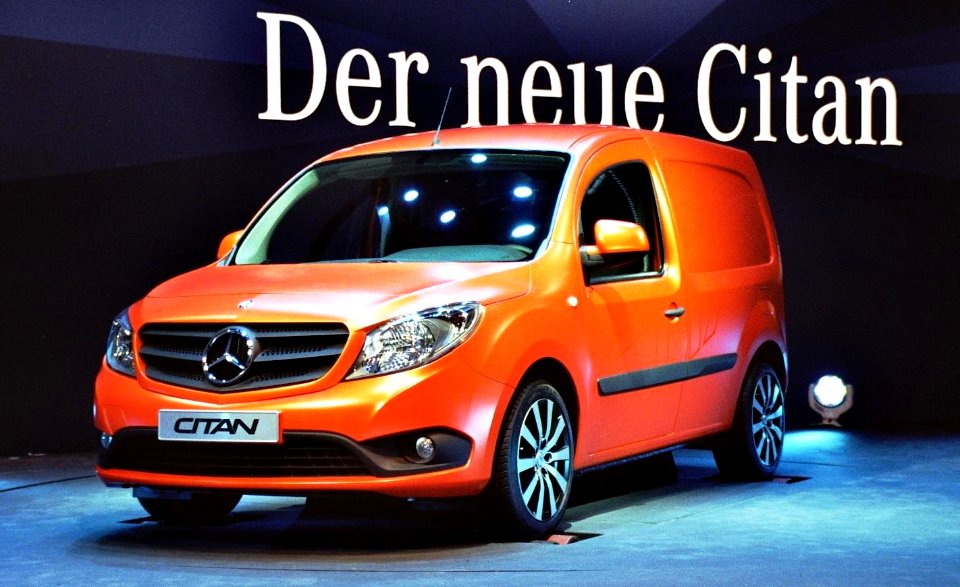Mercedes-Benz Citan W 415 on IAA 2012 background slogan 1