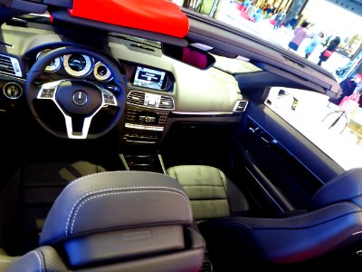 Mercedes-Benz E400 Cabriolet (A207) interior