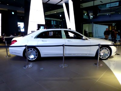 Mercedes-Maybach S550 (X222) right