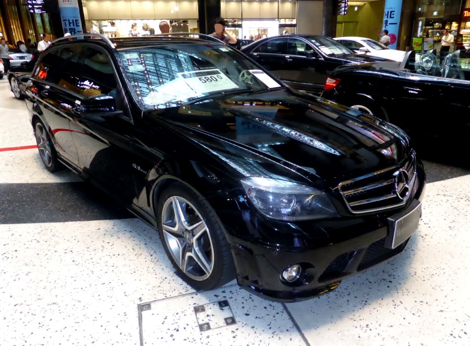 Mercedes-Benz C63 AMG Stationwagon (S204) front