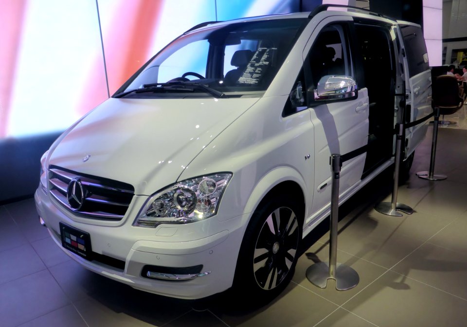 Mercedes-Benz V350 Grand Edition (W639) front