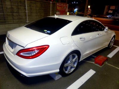 Mercedes-Benz CLS350 (C218) at night rear photo