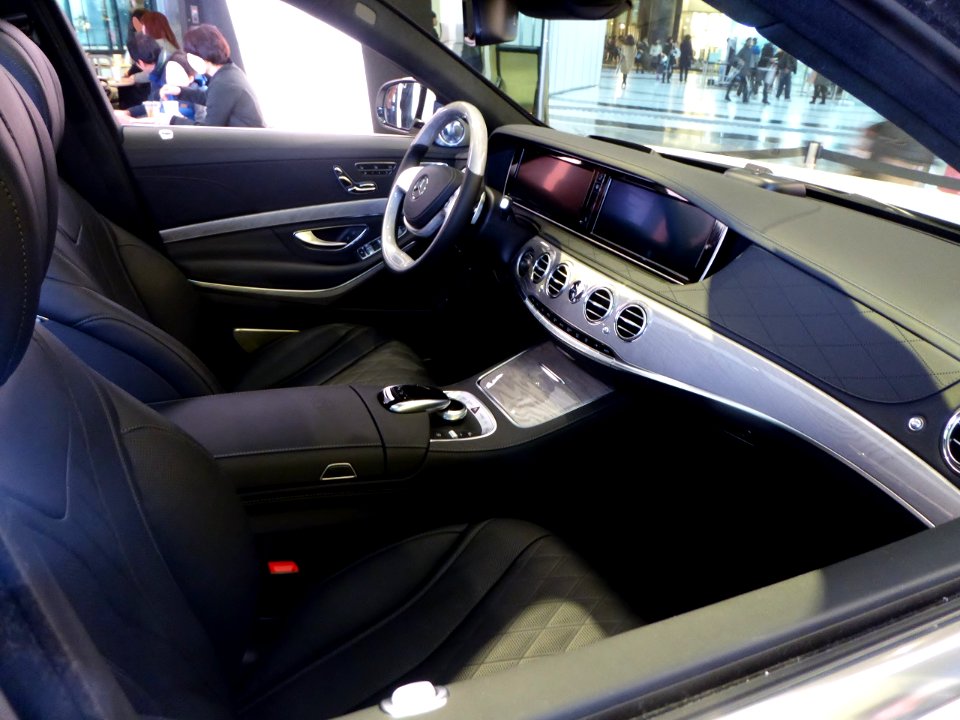 Mercedes-Maybach S 550 (X222) interior