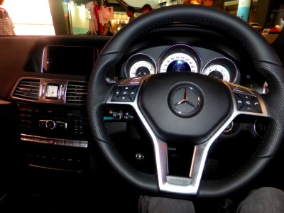 Mercedes-Benz E350 coupé (C207) dashboard photo