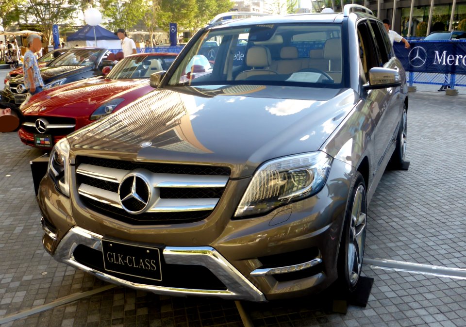 Mercedes-Benz GLK350 4MATIC (X204) front