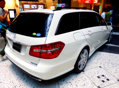 Mercedes-Benz E350 BlueEFFICIENCY Stationwagon (S212) rear photo