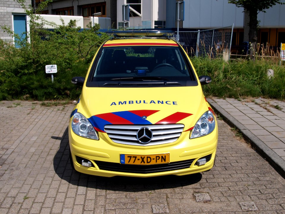 MERCEDES-BENZ B200 p1