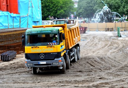 Mercedes-Benz Actros 4148 dump truck near Neptunbrunnen in Berlin. Spielvogel 2013 1