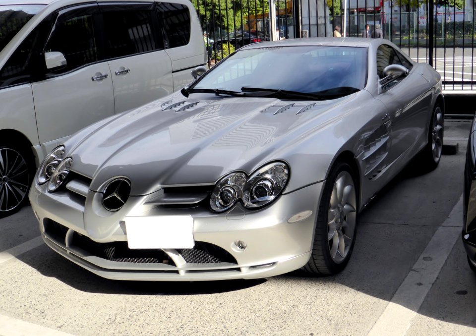 Mercedes-Benz SLR McLaren (C199) front