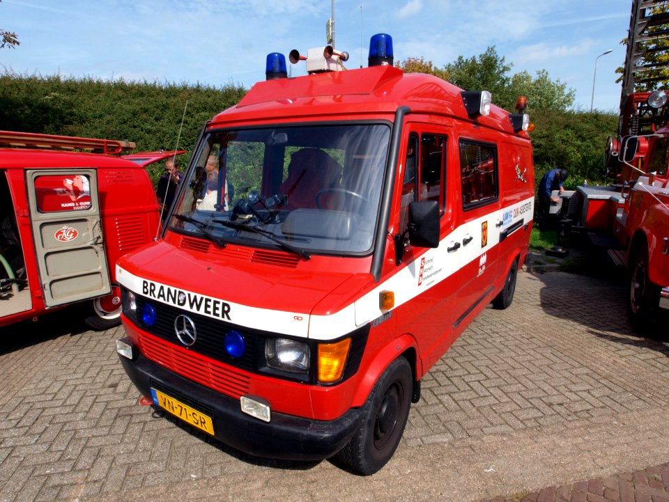 Mercedes-Benz 310 D-GAN Brandweer Duik-assistentie pic2