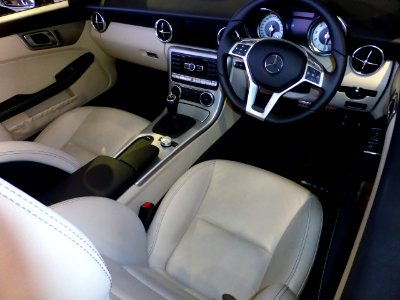 Mercedes-Benz SLK200 BlueEFFICIENCY MT (R172) interior (1)