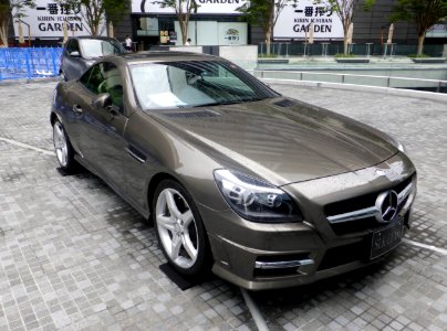 Mercedes-Benz SLK200 BlueEFFICIENCY MT (R172) , whose hood is closed. front photo