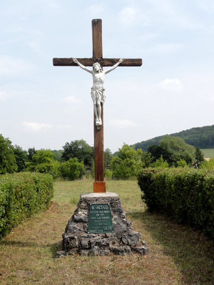Mesnil-sous-les-Côtes (Bonzée, Meuse) croix de chemin