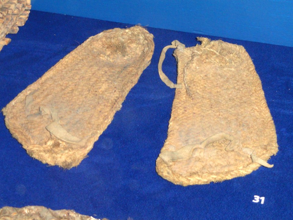 Mesa Verde sandals - Etholén collection, Museum of Cultures (Helsinki) - DSC04935