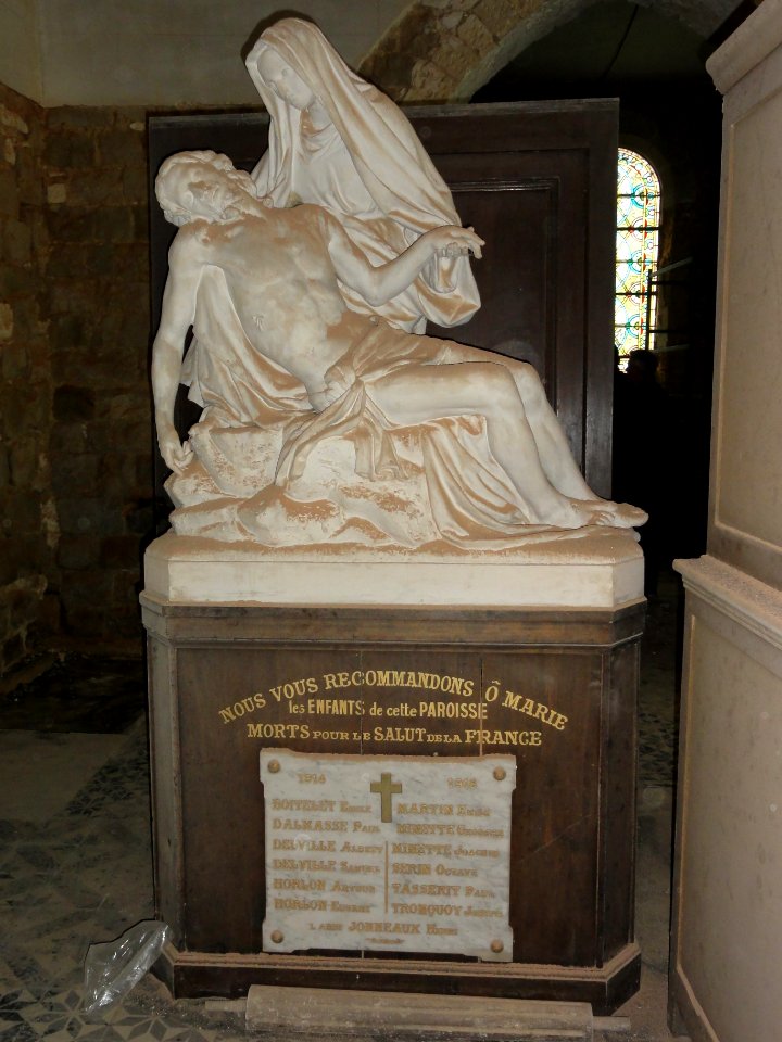 Mesbrecourt-Richecourt (Aisne) église Sainte-Benoîte, statue pietà