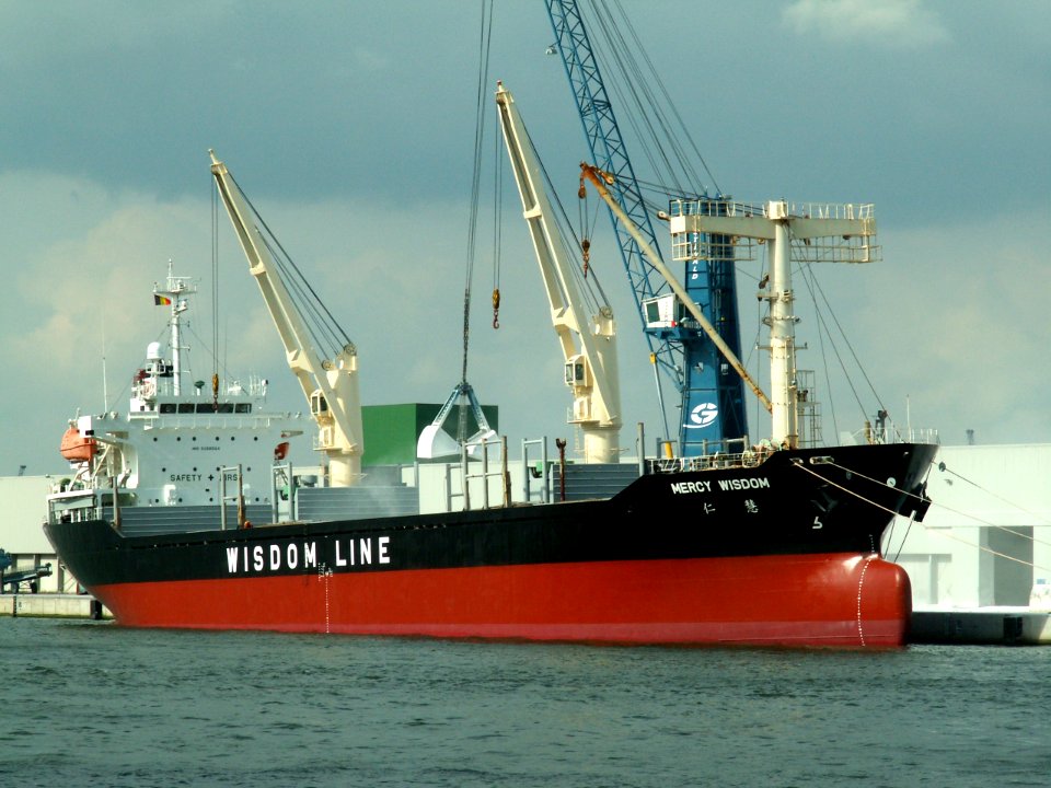 Mercy Wisdom - IMO 9268564 - Callsign HPHB - p2 at Port of Antwerp, Belgium 26-Sep-2005