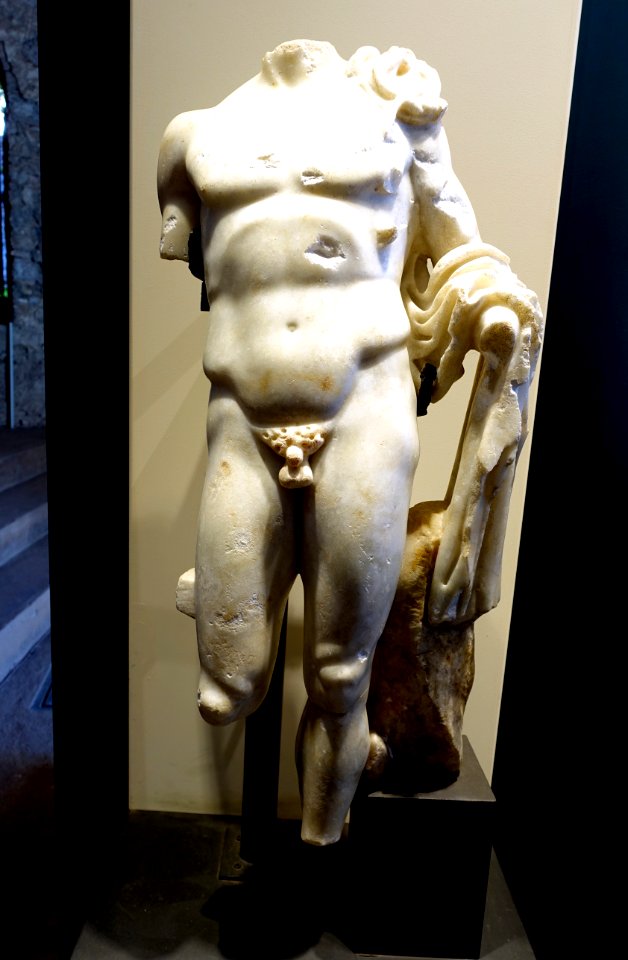 Mercury, Rome, Parco archeologico del Colosseo, 2nd half of 2nd century AD, Aphrodisias-lychnite marble - Temple of Romulus - Rome, Italy - DSC01494