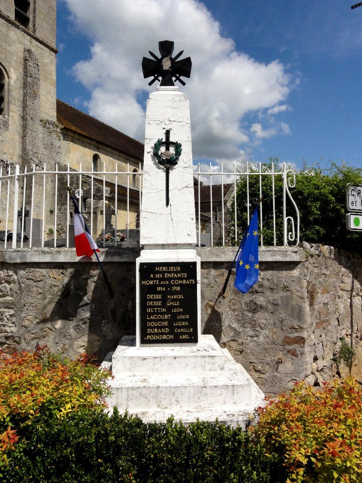 Merlieux-et-Fouquerolles (Aisne) monument aux morts