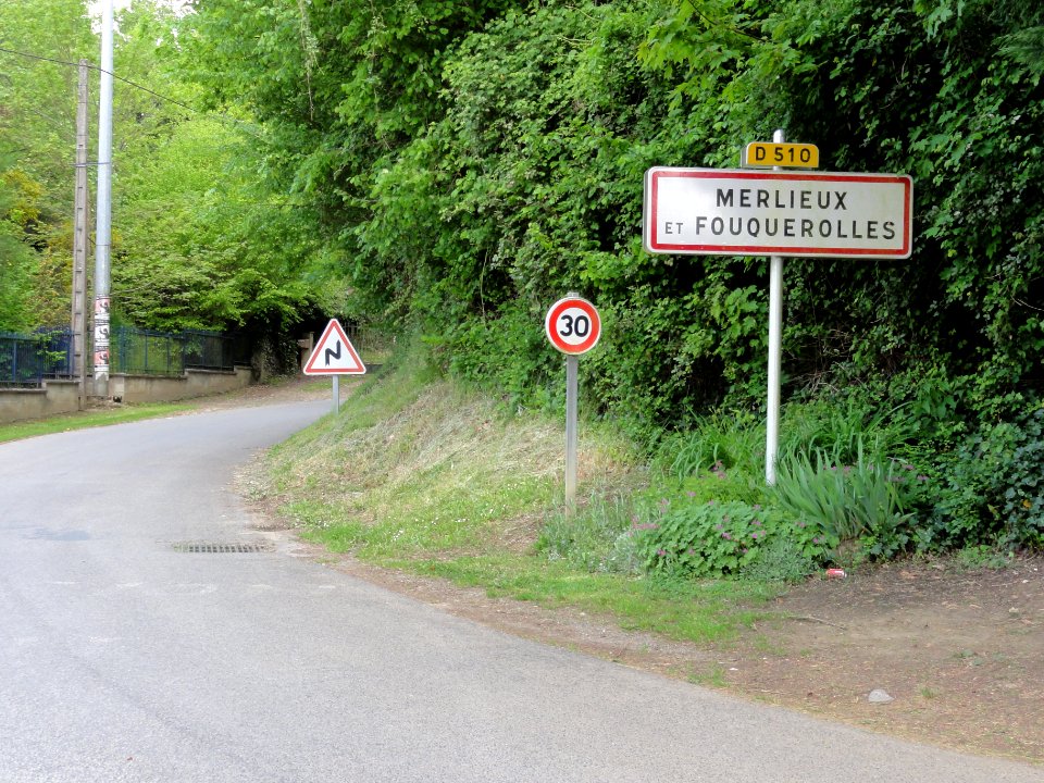 Merlieux-et-Fouquerolles (Aisne) city limit sign