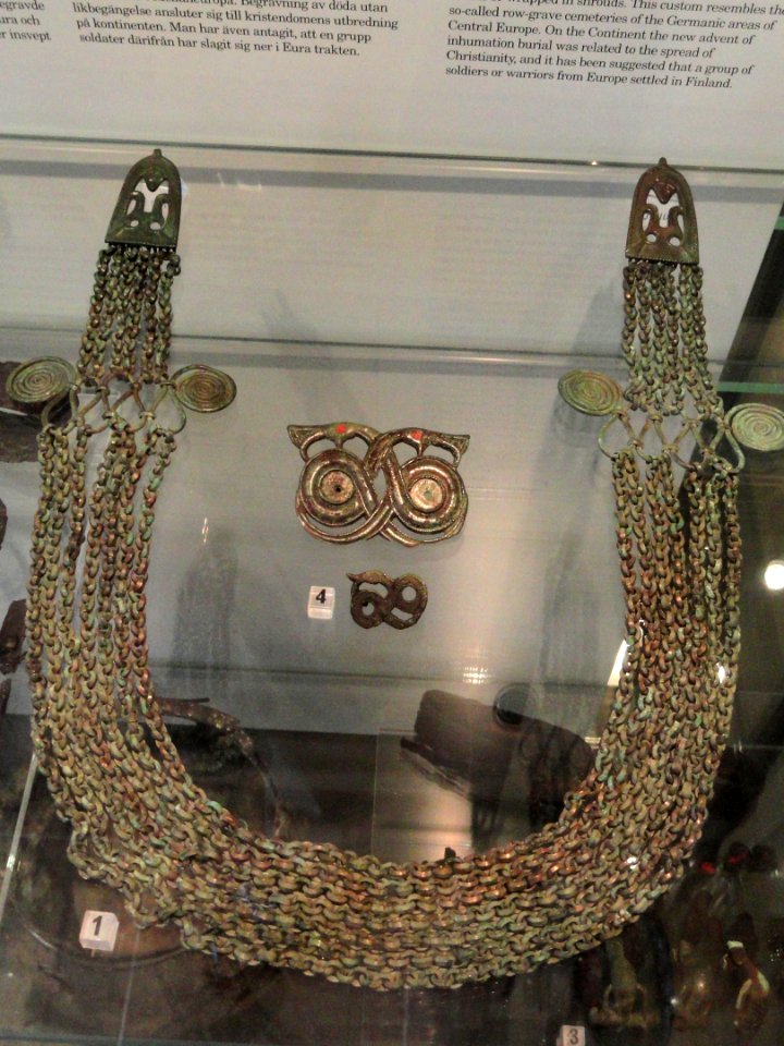 Merovingian ornaments - 1 Bronze chain necklace from Nastola - 4 Serpent brooches - National Museum of Finland - DSC04178