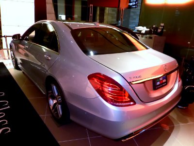 Mercedes-Benz S400 HYBRID (W222), whose trunk is closed. rear