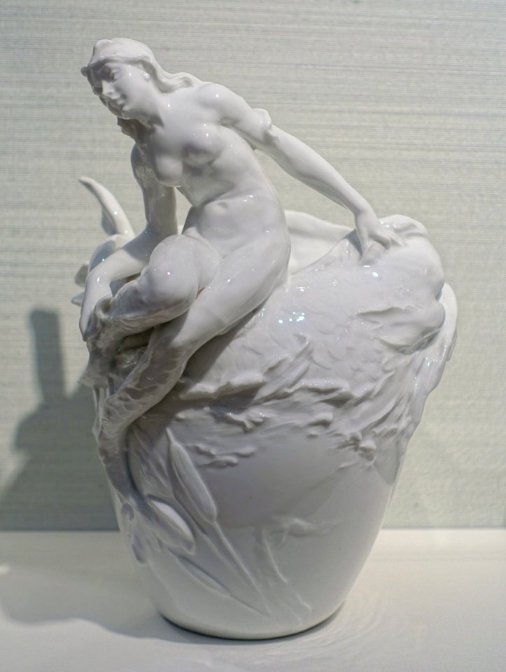 Mermaid vase by Ludwig Tischler, Nymphenburg factory, c. 1899, porcelain - Hessisches Landesmuseum Darmstadt - Darmstadt, Germany - DSC00979