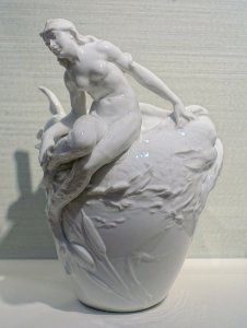 Mermaid vase by Ludwig Tischler, Nymphenburg factory, c. 1899, porcelain - Hessisches Landesmuseum Darmstadt - Darmstadt, Germany - DSC00979