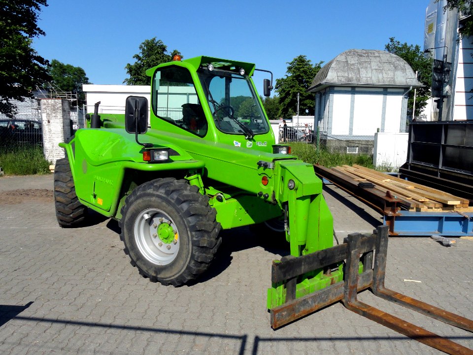MERLO Panoramic Telescopic handler pic2
