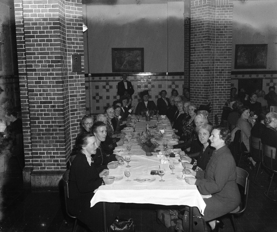 Mevrouw Olie, Bestanddeelnr 902-7721