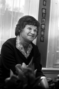 Mevrouw Luba Trepper geeft persconferentie in Amsterdam (kop), Bestanddeelnr 926-1953