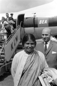 Mevrouw Lakshmi Planon Indiase minister van Staat van Buitenlandse Zaken op Schi, Bestanddeelnr 915-3045