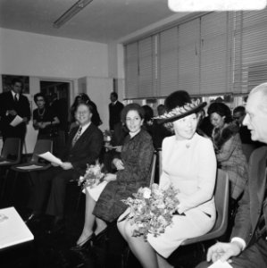 Mevrouw Leone, echtgenote van de Italiaanse president en Prinses Beatrix bezoeke, Bestanddeelnr 926-7797