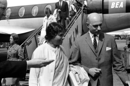 Mevrouw Lakshmi Planon Indiase minister van Staat van Buitenlandse Zaken op Schi, Bestanddeelnr 915-3044