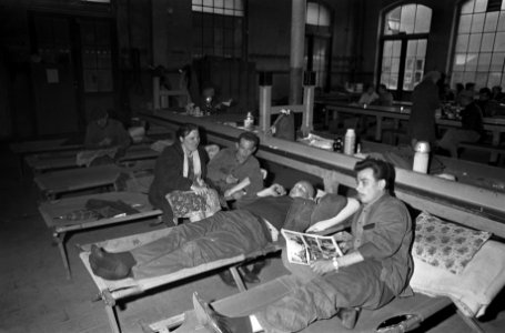 Metaalarbeiders houden fabriek bezet in Belgie, Bestanddeelnr 920-3703