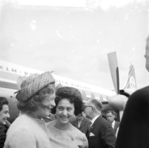 Mevrouw Lopez , prinses Irene en ambassadeur van Mexico dr Rafael Freentes aank, Bestanddeelnr 914-0505