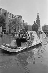 Met waterfiets naar Rotterdam voor Foster Parents Plan, Bestanddeelnr 934-0336