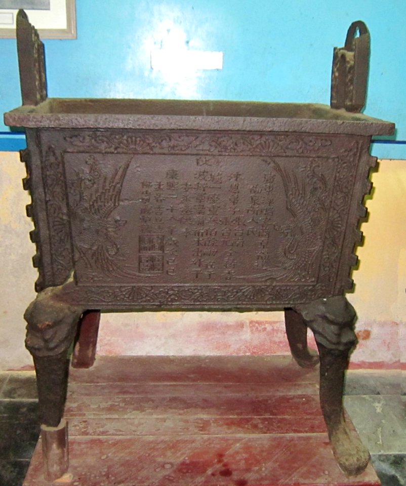 Metal incense burner from Vietnam, 1689, Hoi An Museum of History and Culture