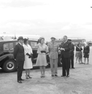 Mevrouw Lopez , prinses Irene en ambassadeur van Mexico dr Rafael Freentes aank, Bestanddeelnr 914-0506